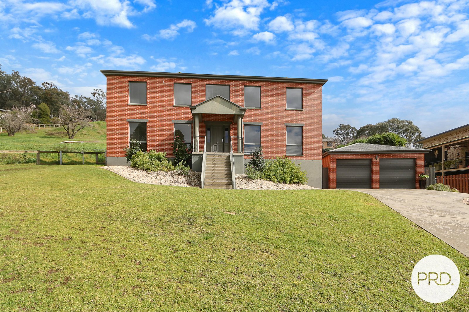 8 Finke Court HAMILTON VALLEY 3