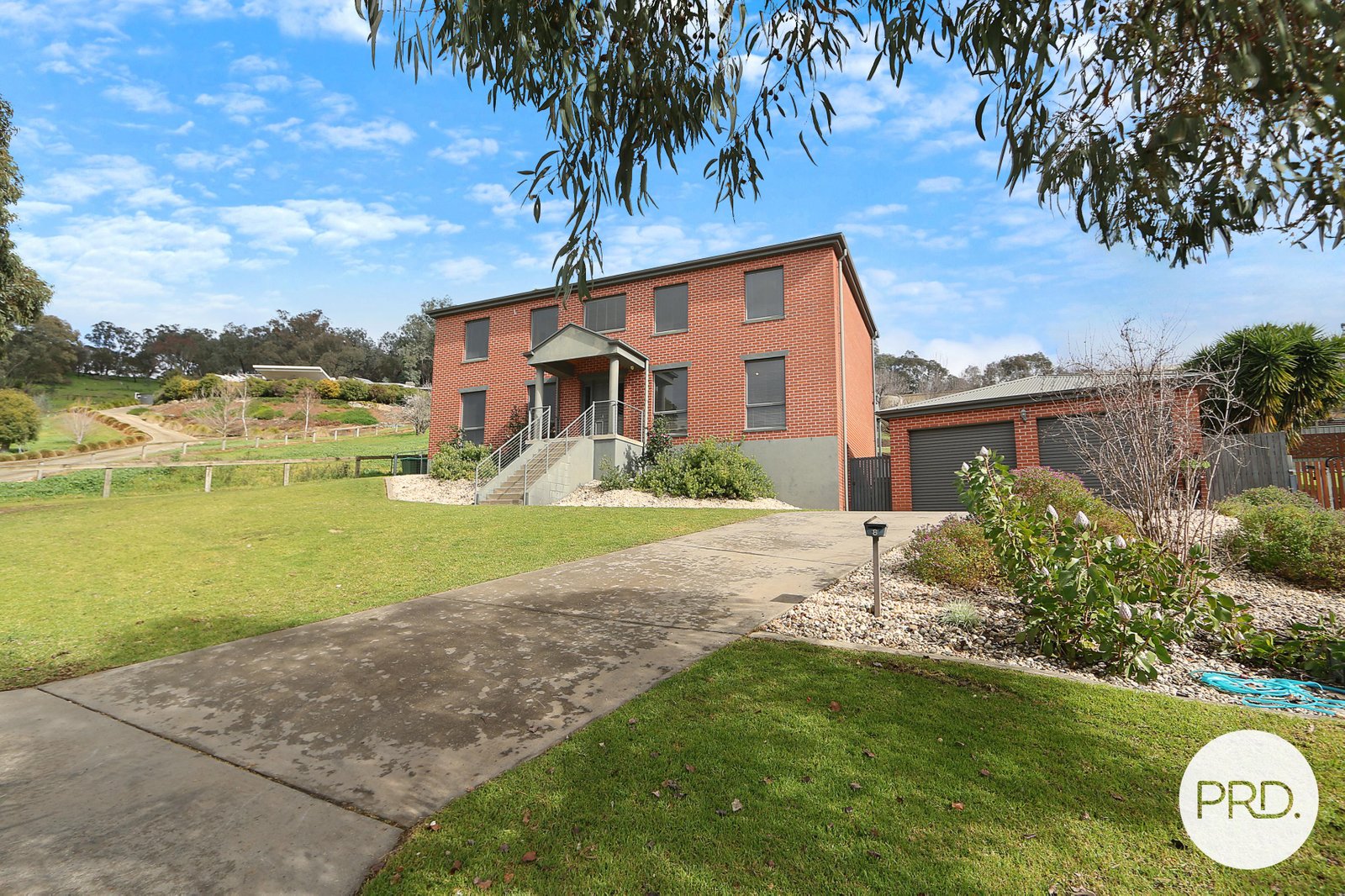 8 Finke Court HAMILTON VALLEY 4