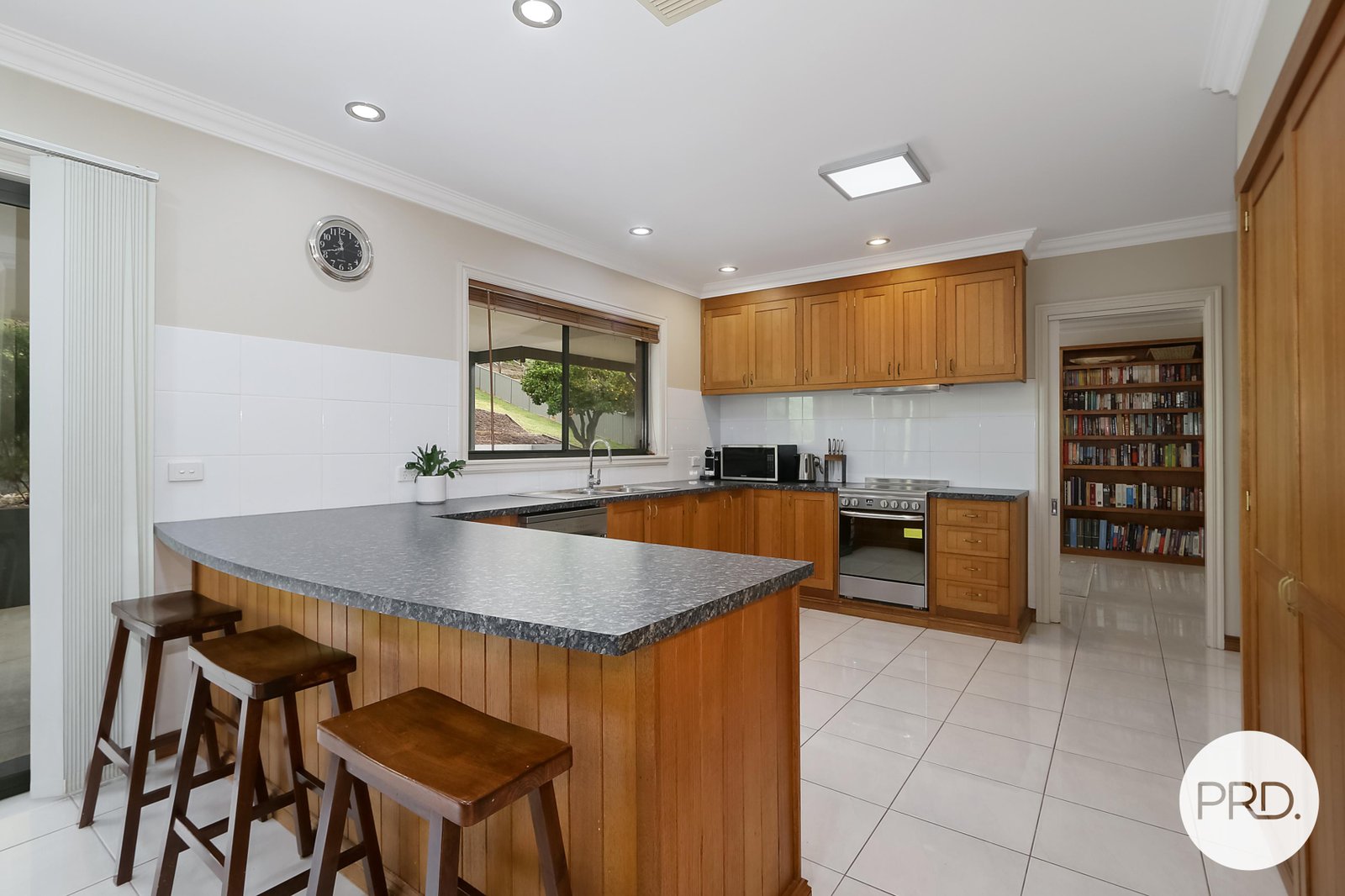 8 Finke Court HAMILTON VALLEY 6