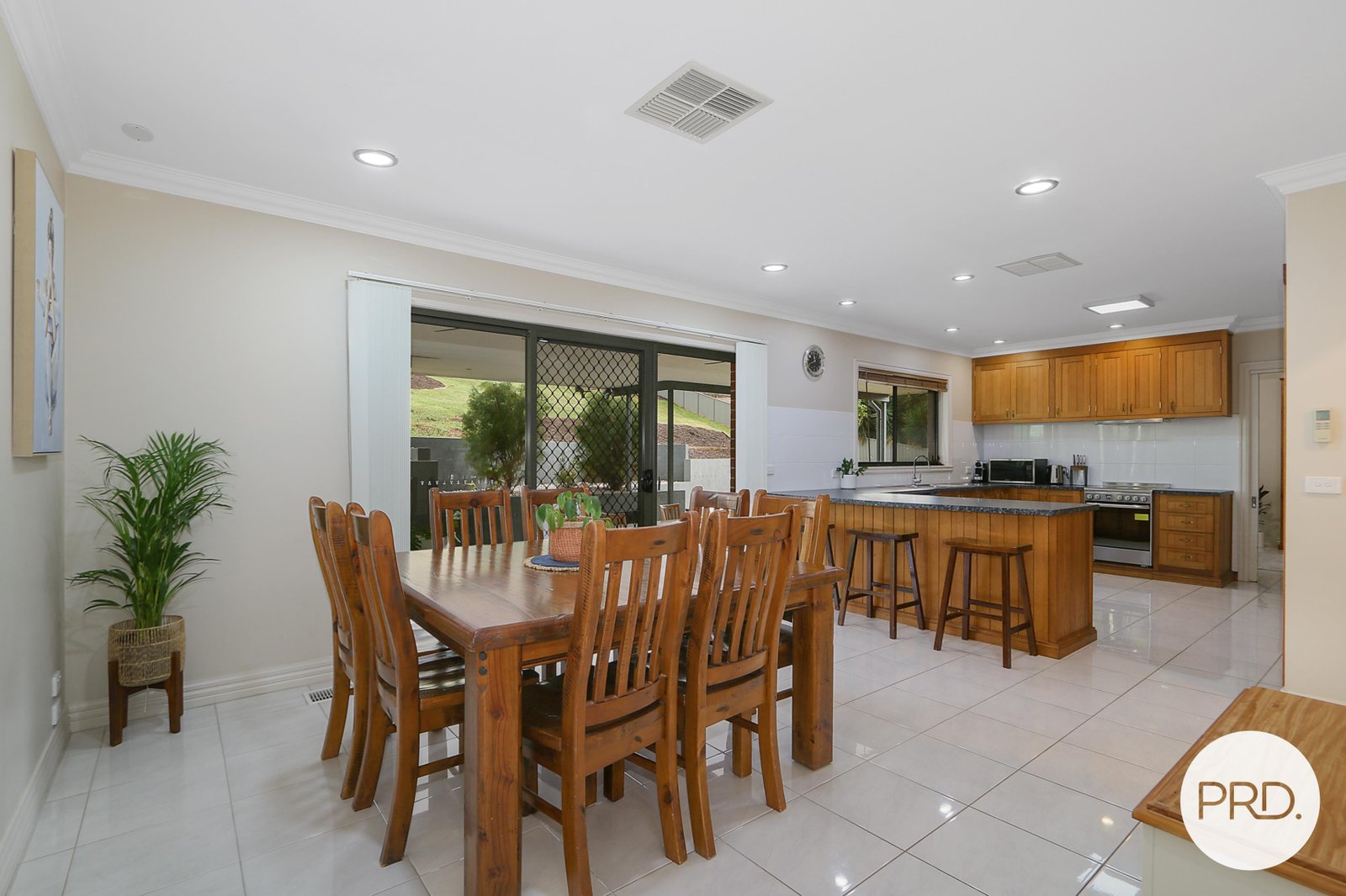 8 Finke Court HAMILTON VALLEY 7