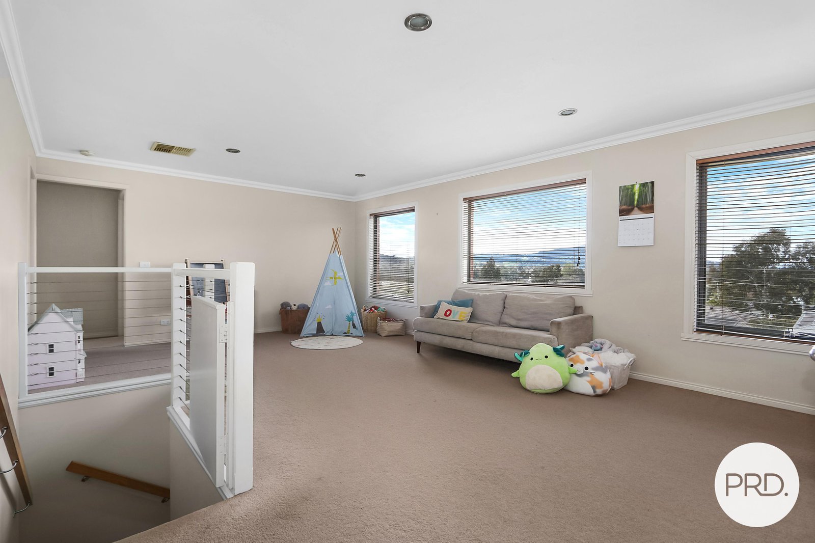 8 Finke Court HAMILTON VALLEY 12