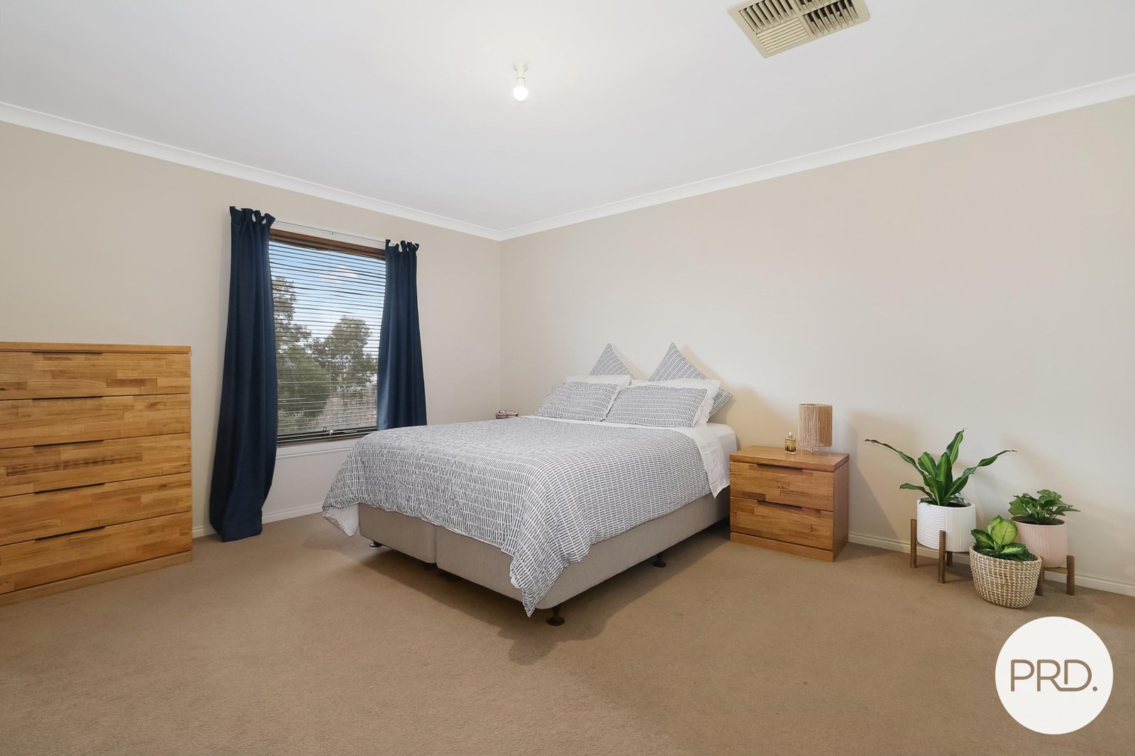 8 Finke Court HAMILTON VALLEY 13