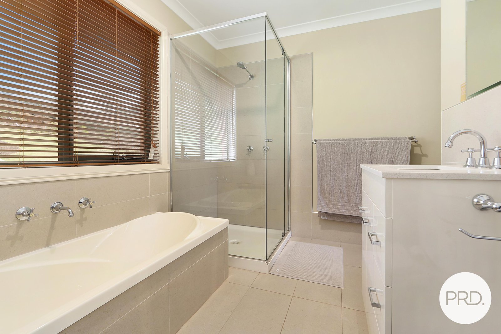 8 Finke Court HAMILTON VALLEY 14