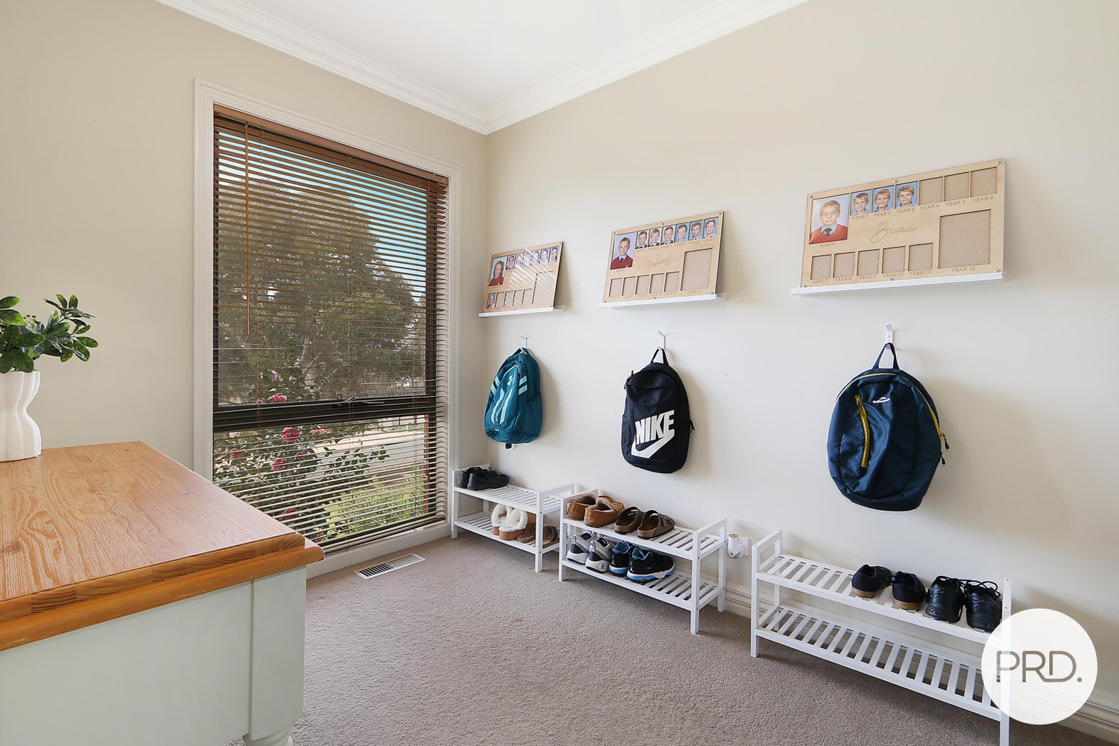 8 Finke Court HAMILTON VALLEY 18