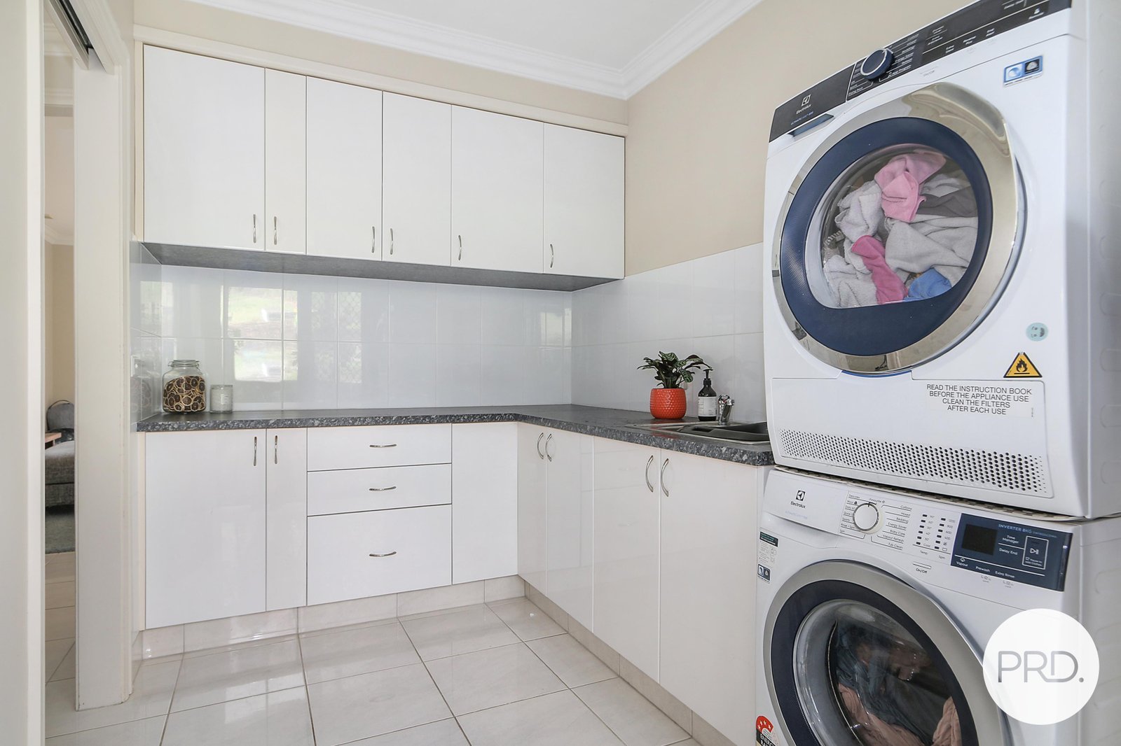 8 Finke Court HAMILTON VALLEY 20