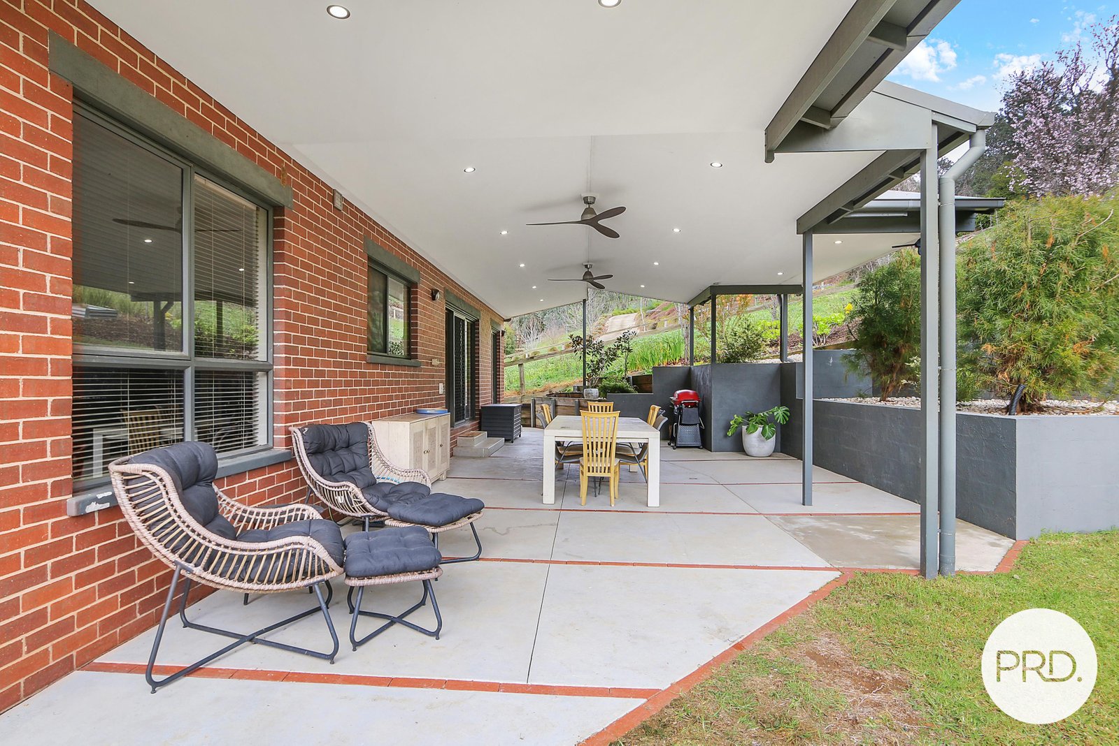 8 Finke Court HAMILTON VALLEY 21