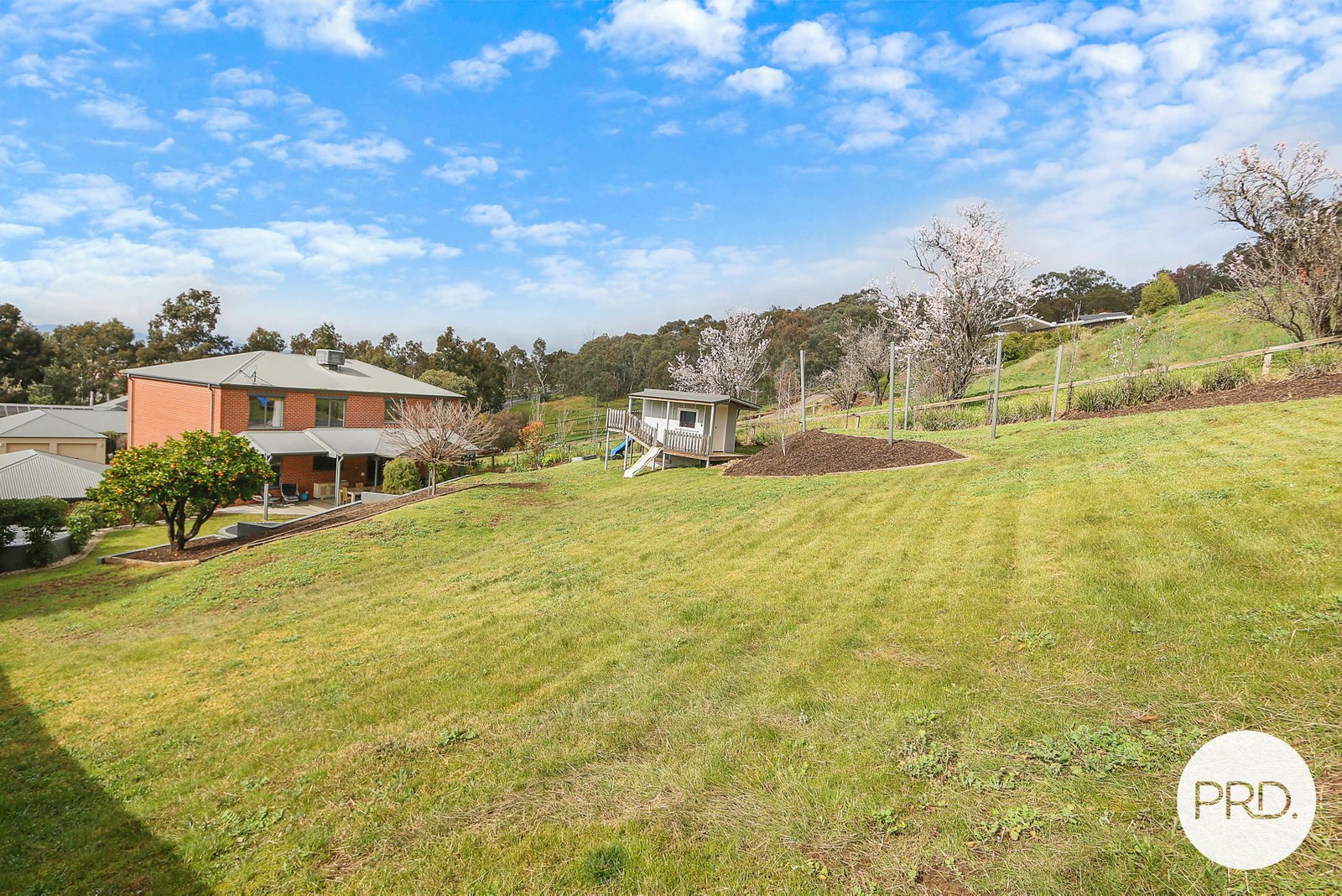 8 Finke Court HAMILTON VALLEY 26