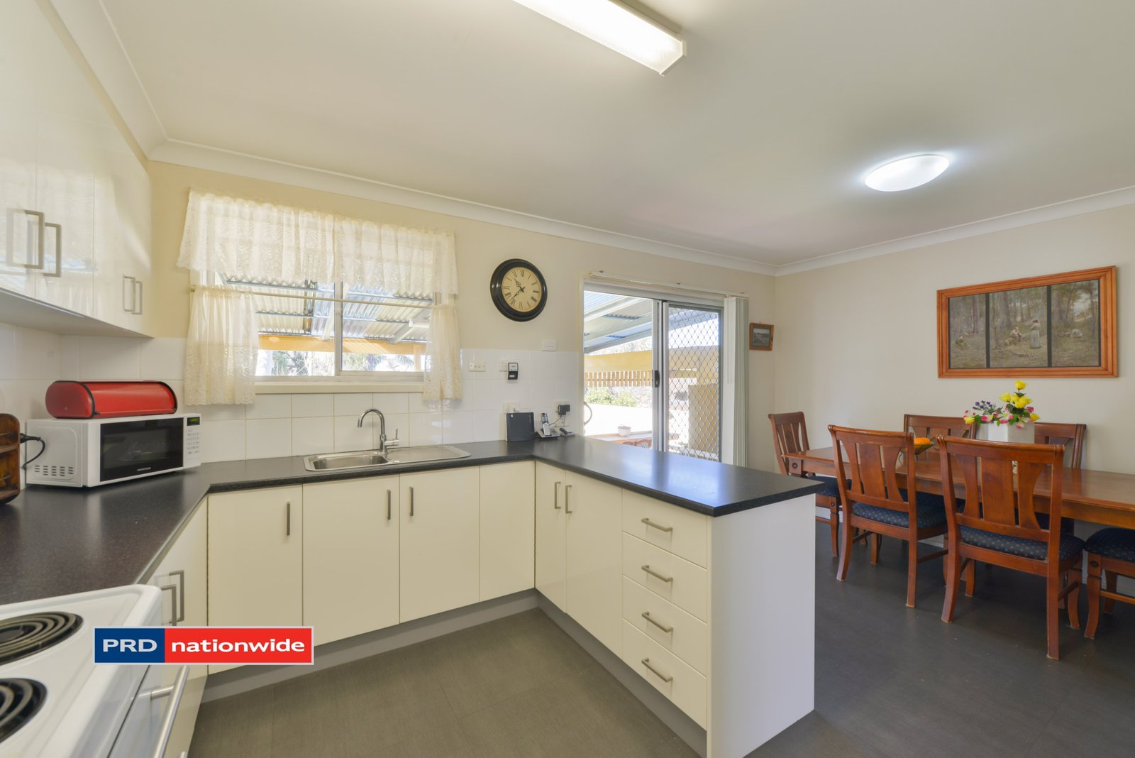 8 Fisher Road TAMWORTH 9