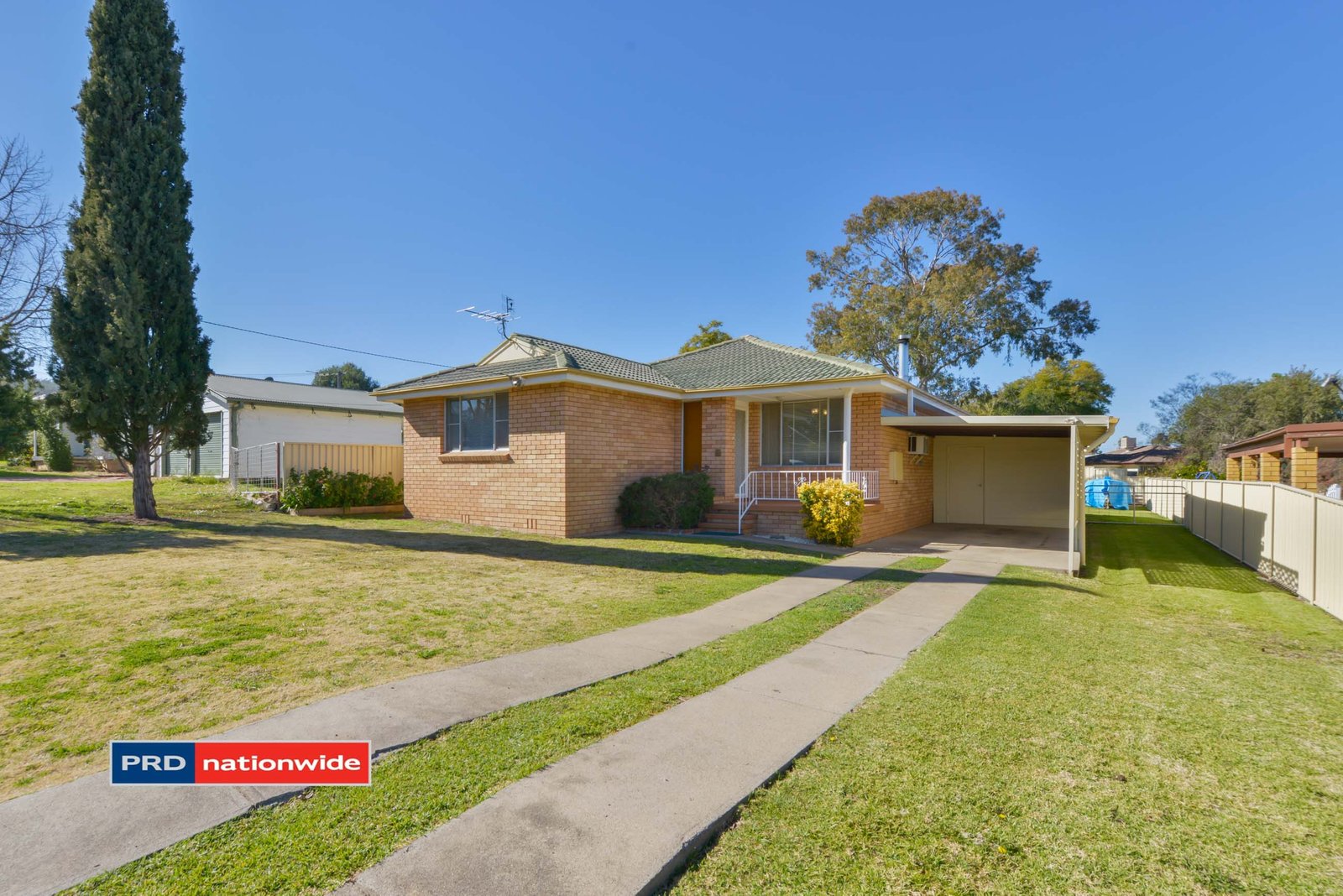 8 Fisher Road TAMWORTH 17