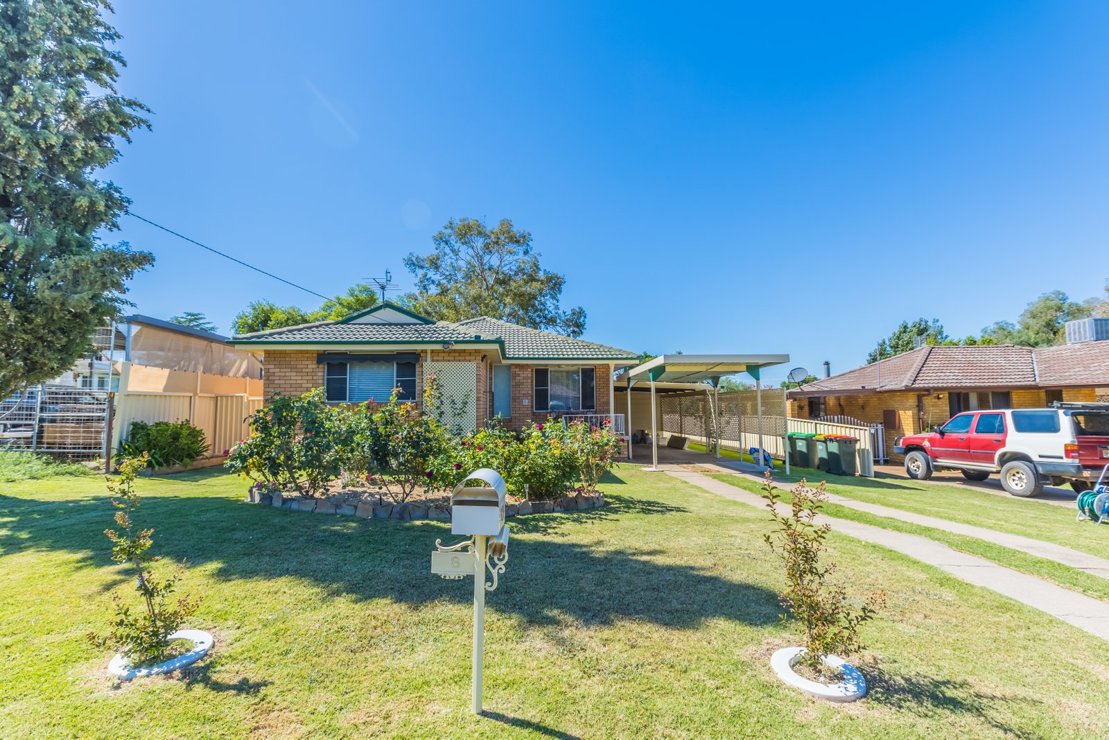 8 Fisher Road TAMWORTH 1