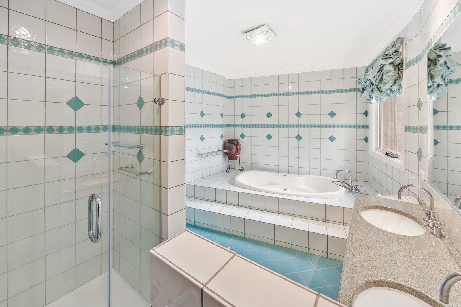 8 Fisken Road MOUNT HELEN 7