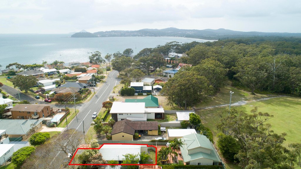 8 Foreshore Drive SALAMANDER BAY 2