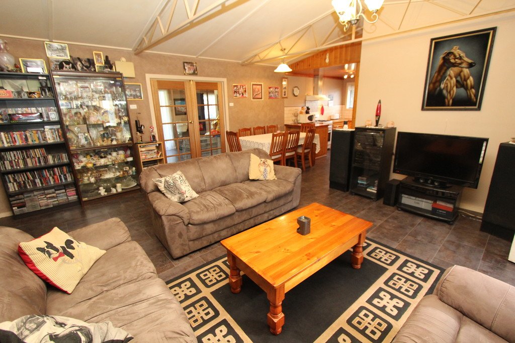 8 Forest Court ENFIELD 4