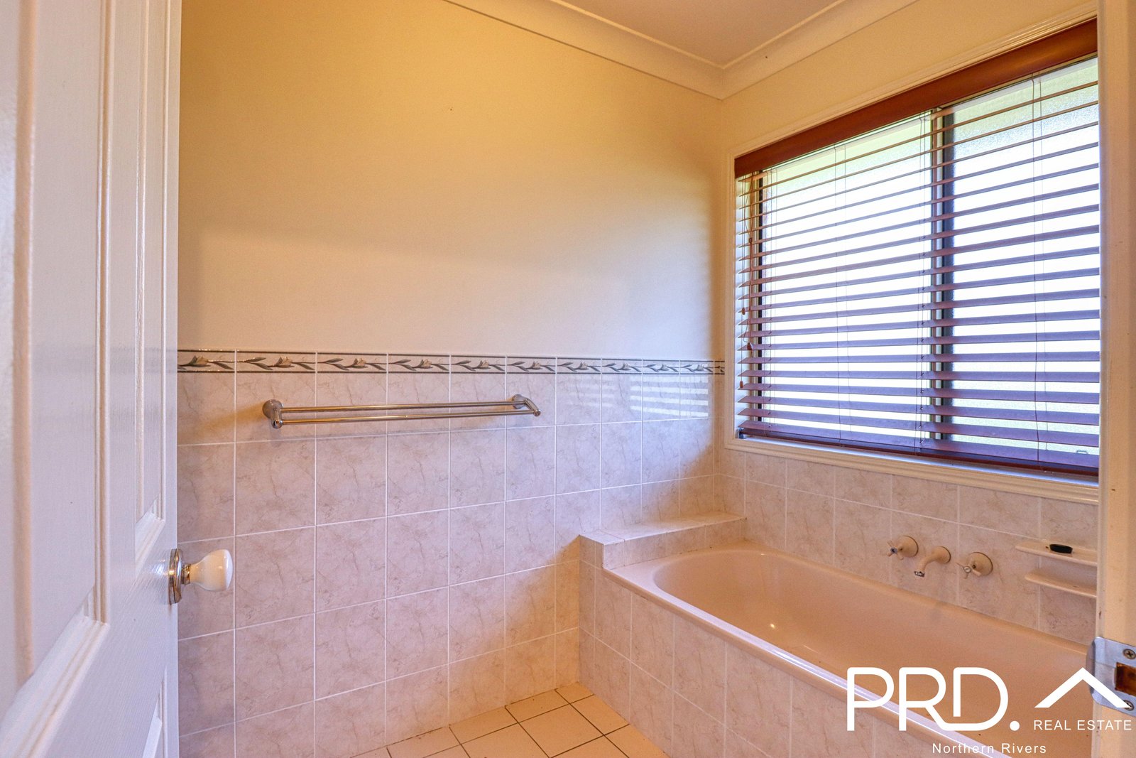 8 Forest Grove Road FAIRY HILL 27