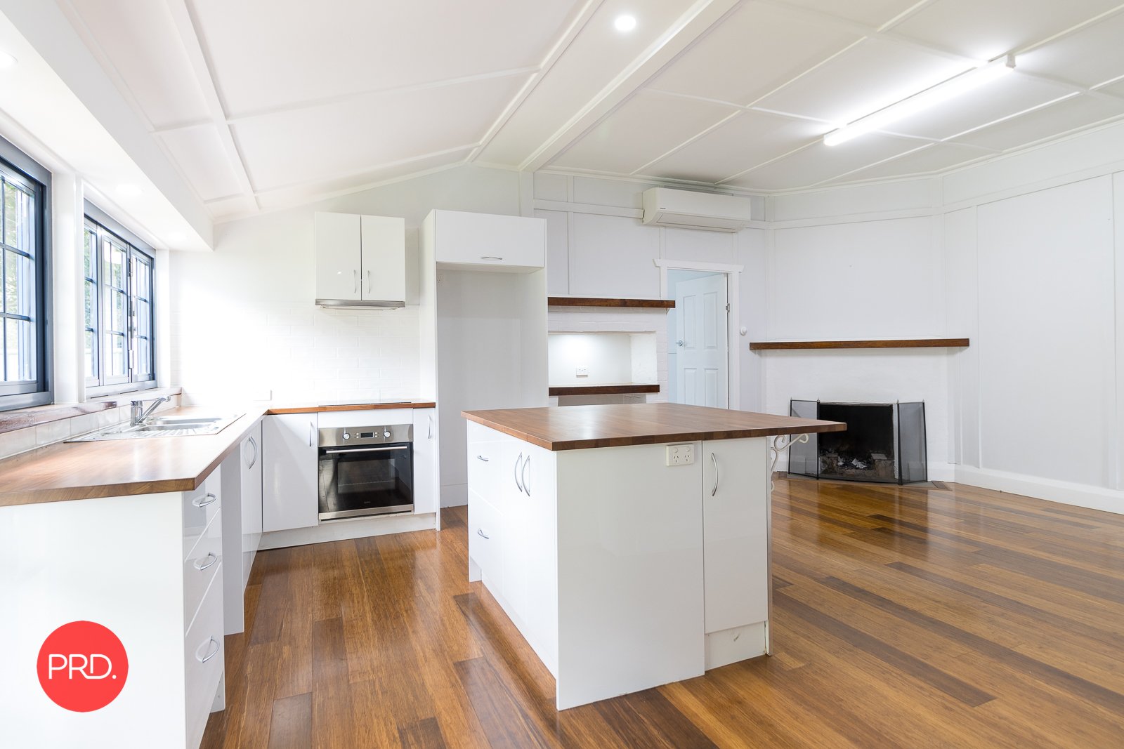 8 Foxlow Street, CAPTAINS FLAT NSW 2623