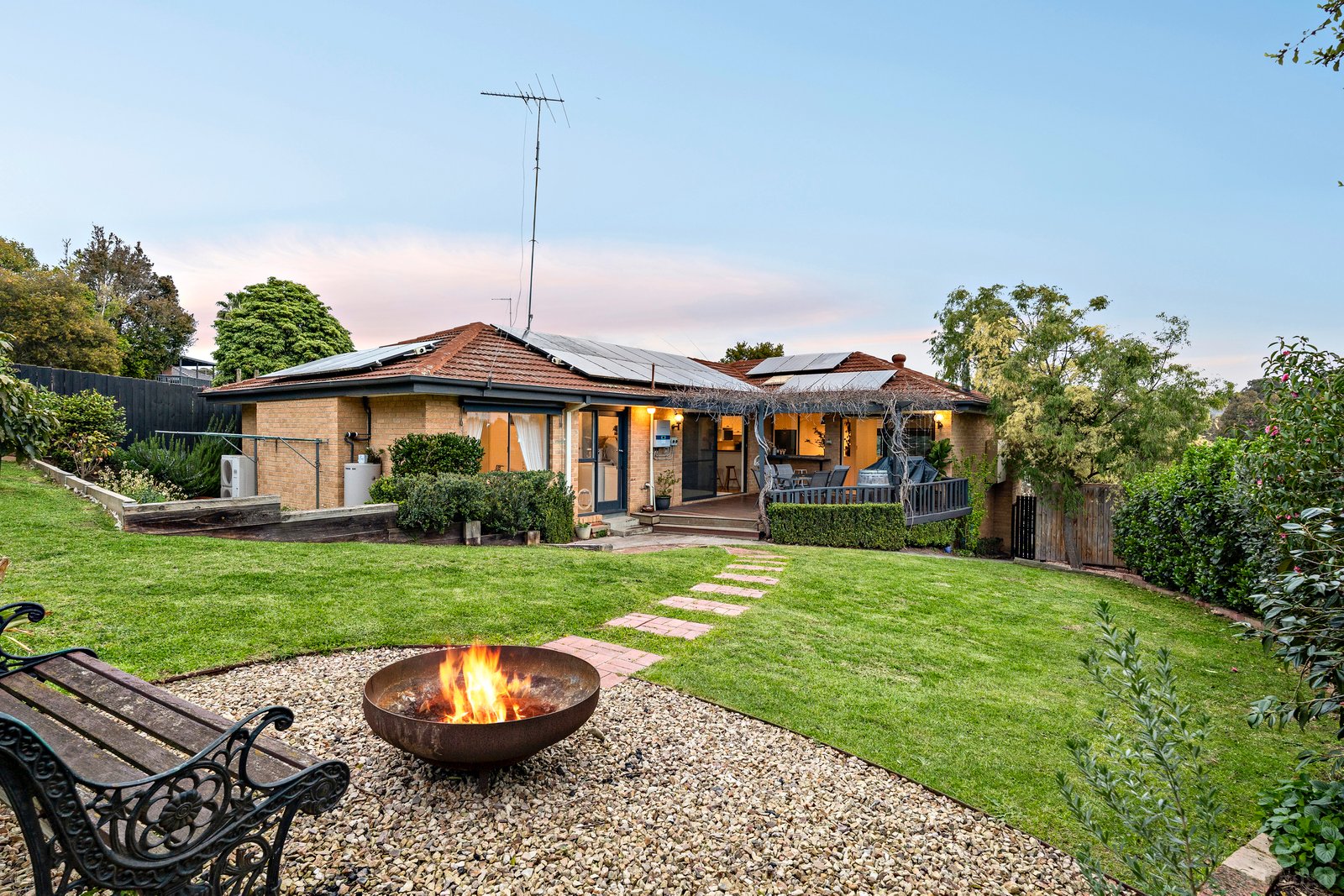 Real Estate and Property in 8 Galli Court, Templestowe Lower, VIC