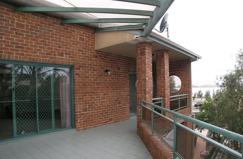 8 General Holmes Drive BRIGHTON LE SANDS 9
