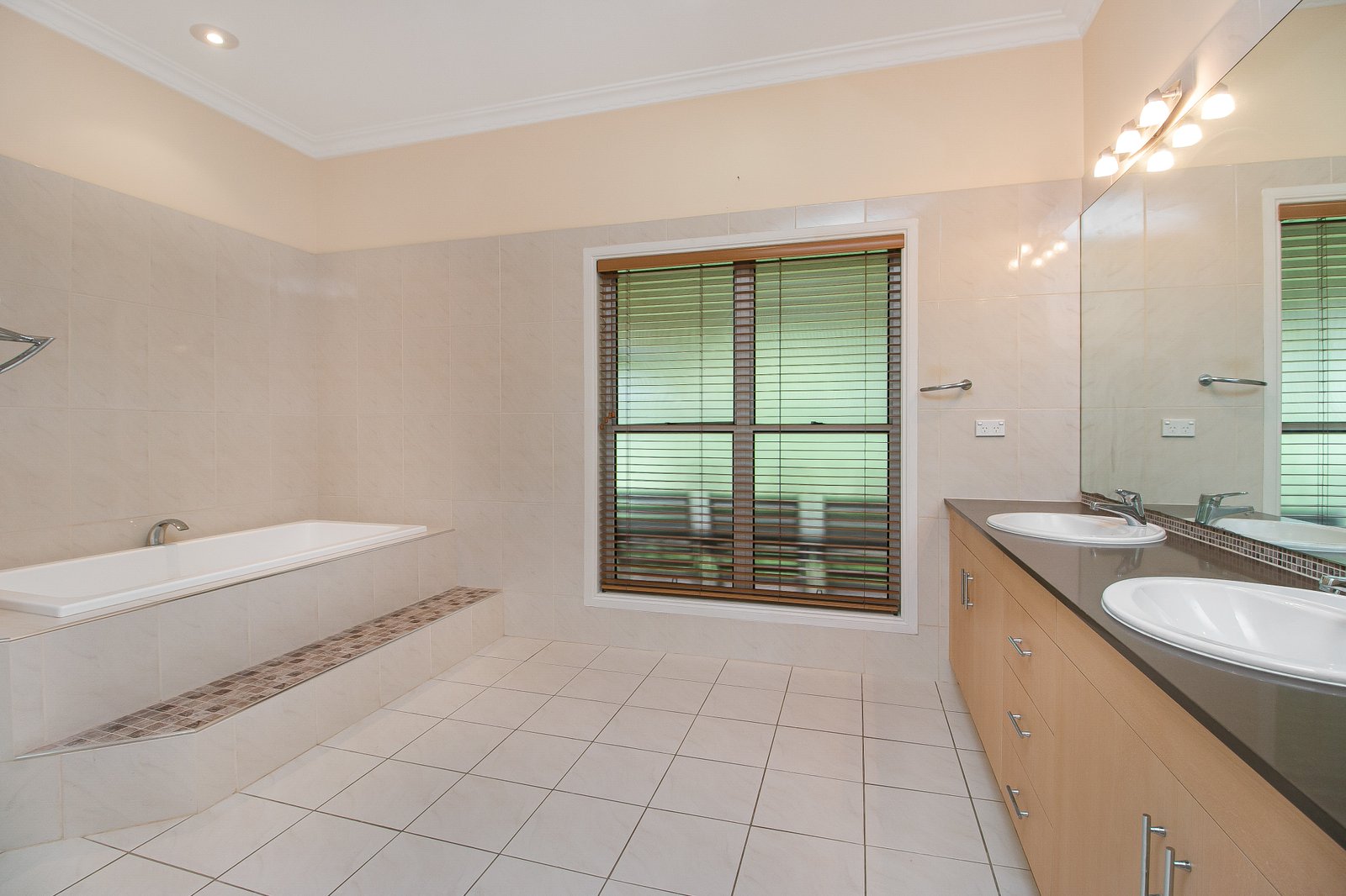 8 Glenbrae Drive TERRANORA 13