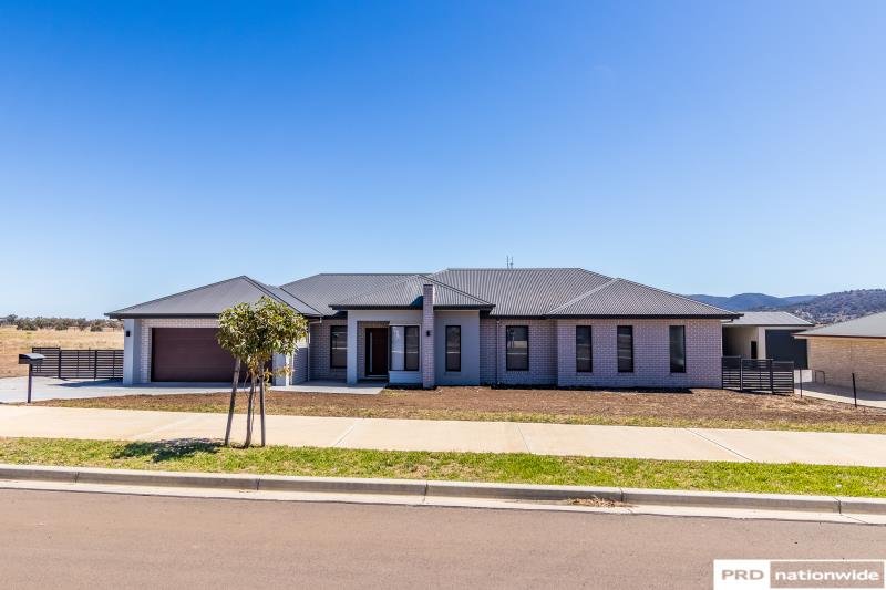 8 Glenmore Drive TAMWORTH 1