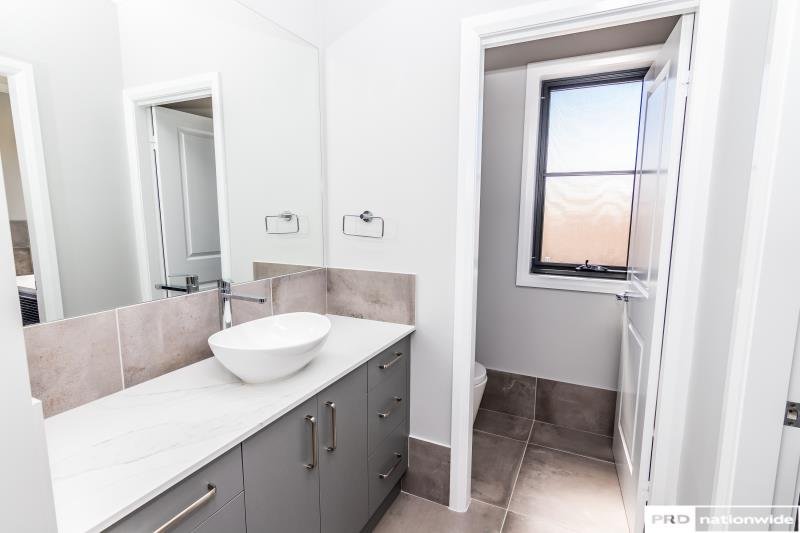 8 Glenmore Drive TAMWORTH 6