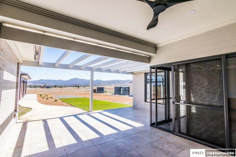 8 Glenmore Drive TAMWORTH 7
