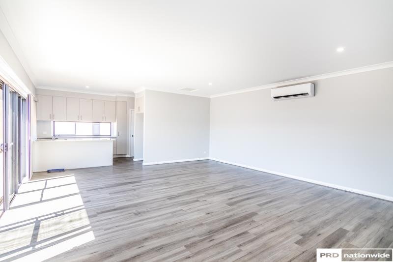 8 Glenmore Drive TAMWORTH 8