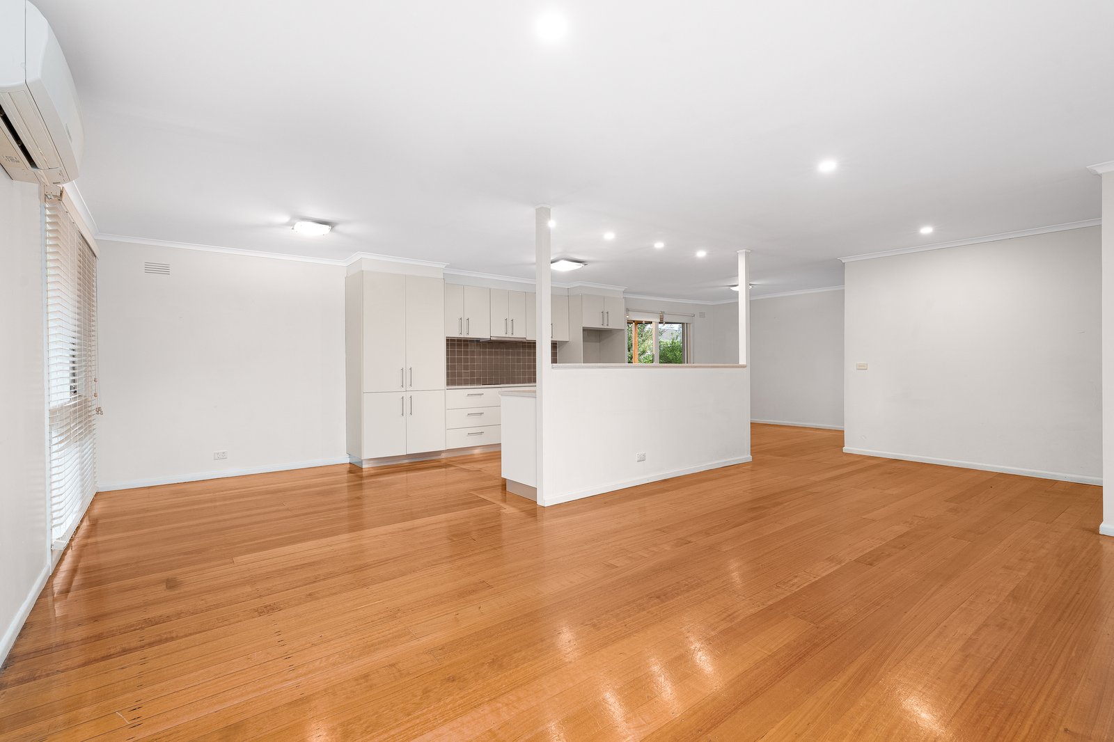 Gallery: 8 Glenys Court