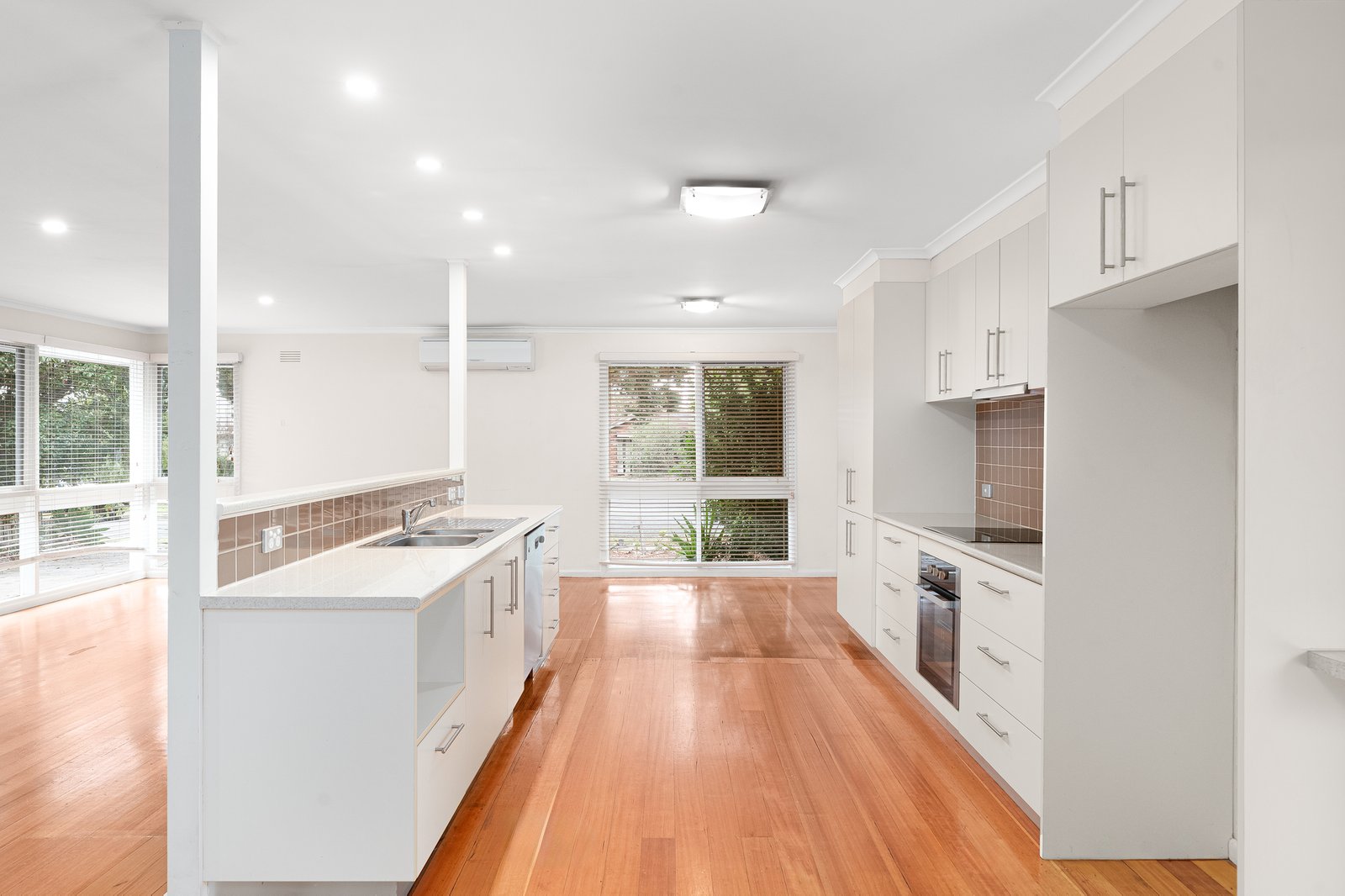 Gallery: 8 Glenys Court