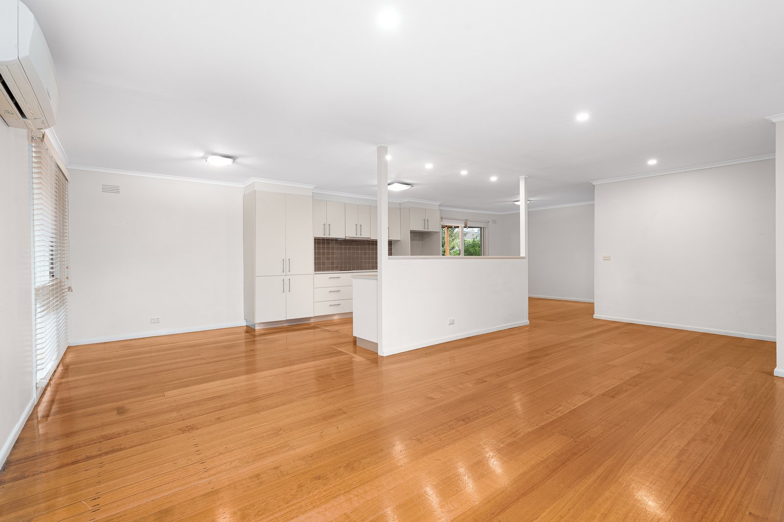 Gallery: 8 Glenys Court