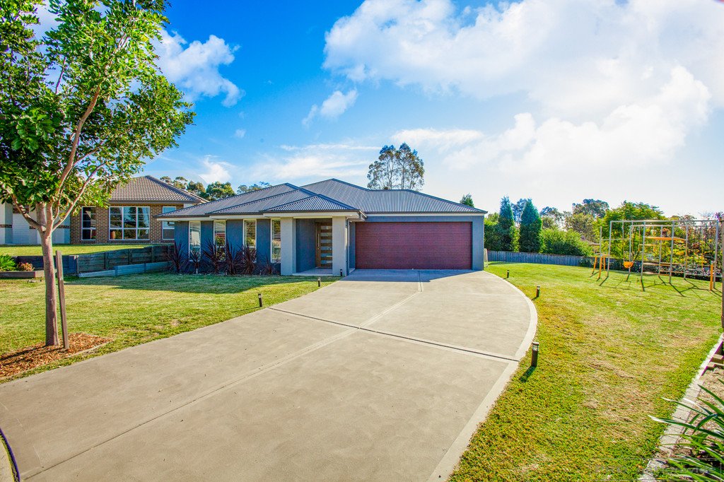 8 Glider Close ABERGLASSLYN 2