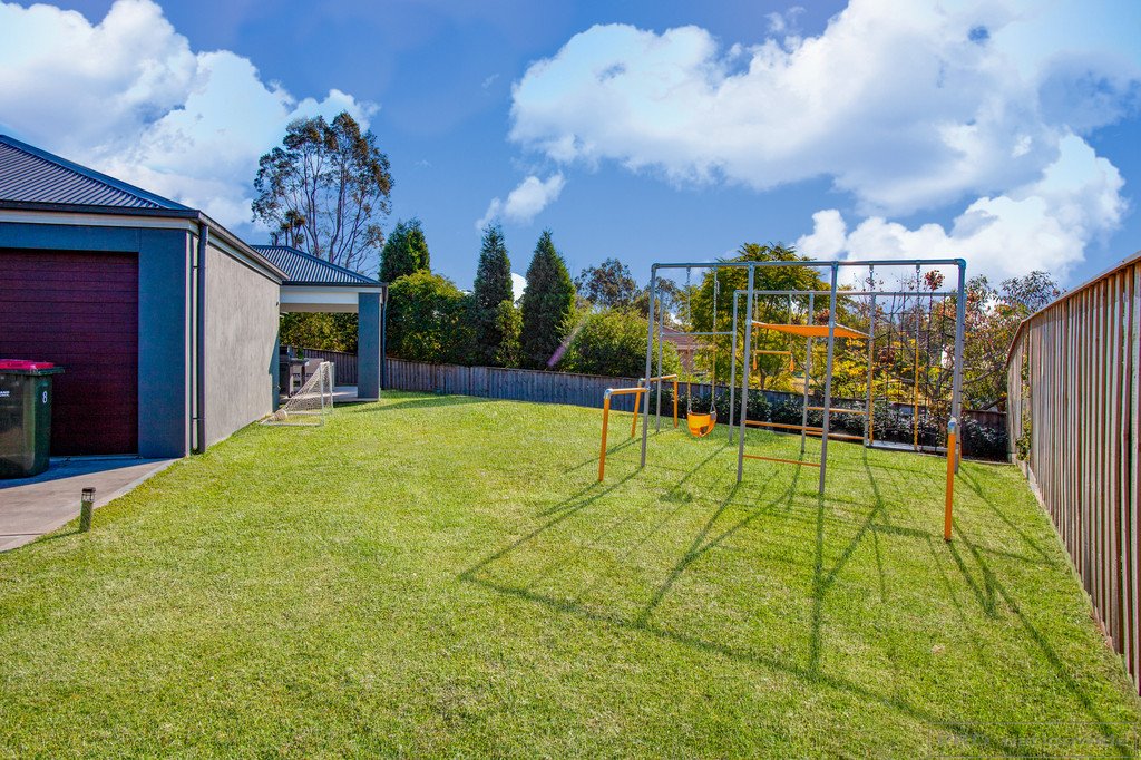 8 Glider Close ABERGLASSLYN 3