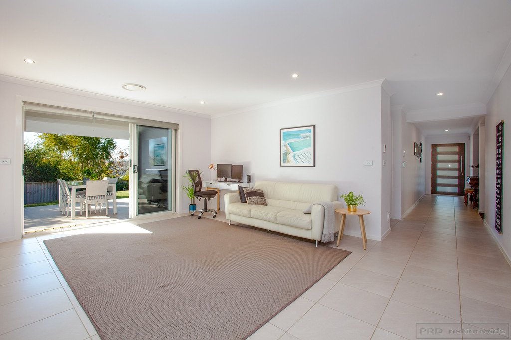 8 Glider Close ABERGLASSLYN 9