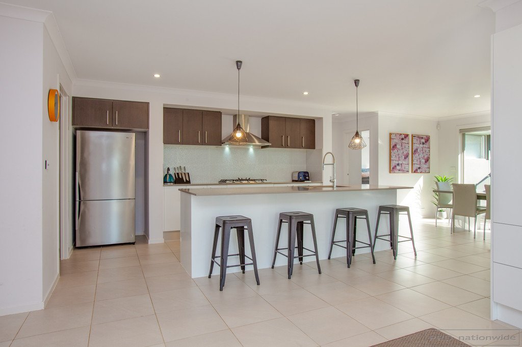 8 Glider Close ABERGLASSLYN 11