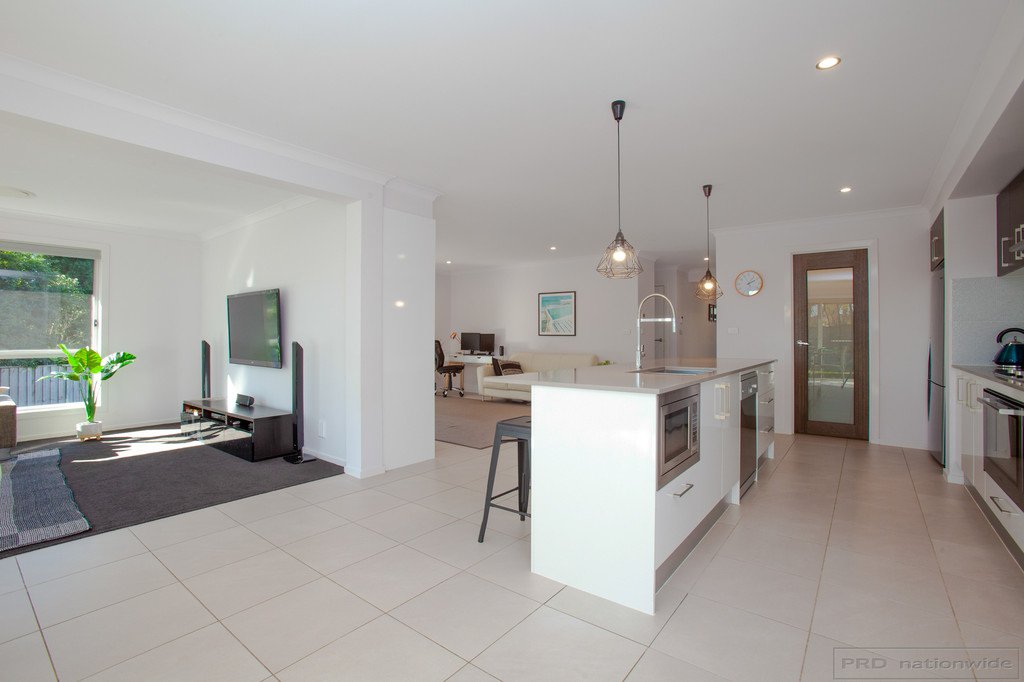 8 Glider Close ABERGLASSLYN 13