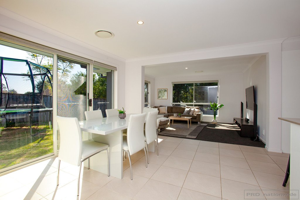 8 Glider Close ABERGLASSLYN 14