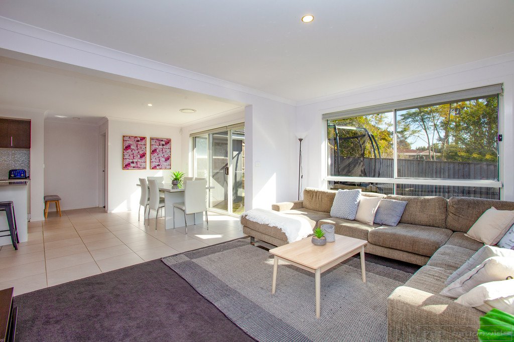 8 Glider Close ABERGLASSLYN 16