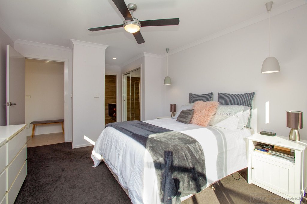 8 Glider Close ABERGLASSLYN 20