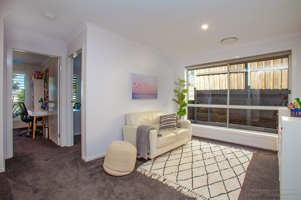 8 Glider Close ABERGLASSLYN 23