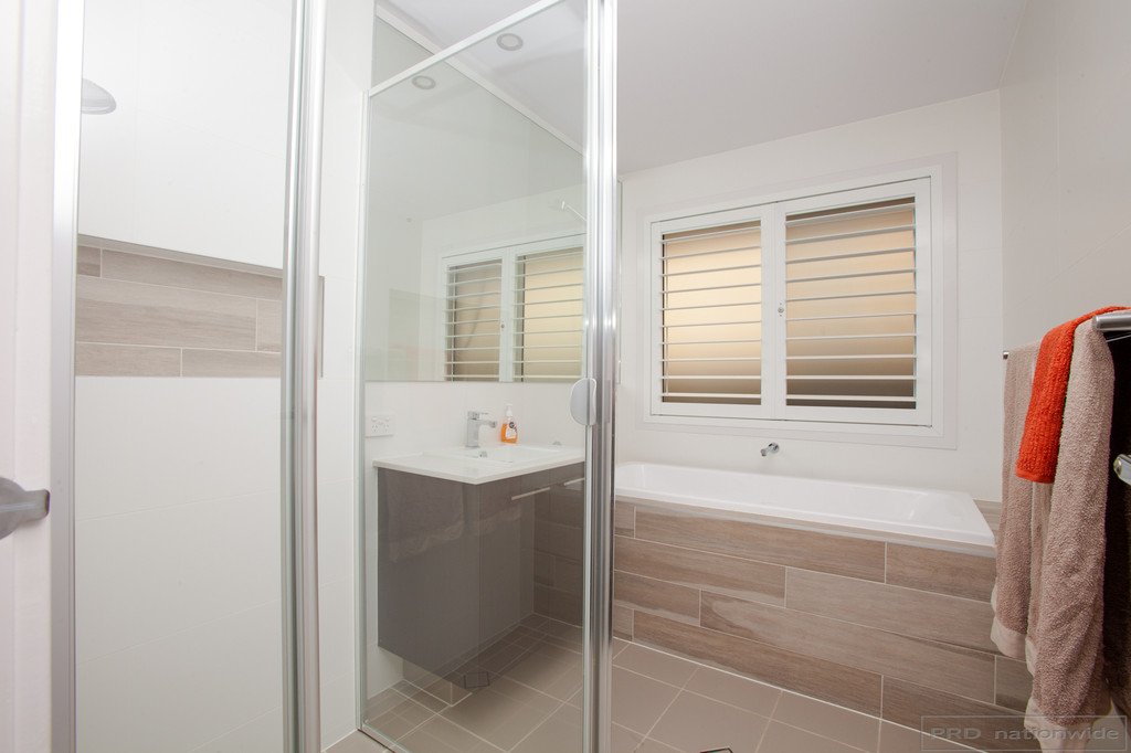 8 Glider Close ABERGLASSLYN 26