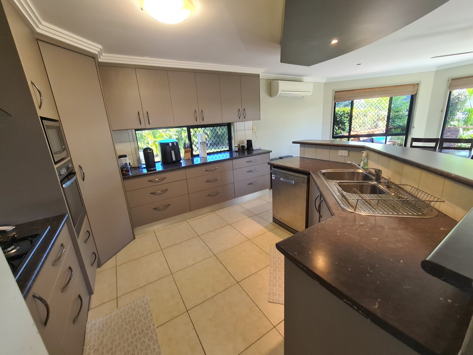 8 Golf View Drive BOYNE ISLAND 3