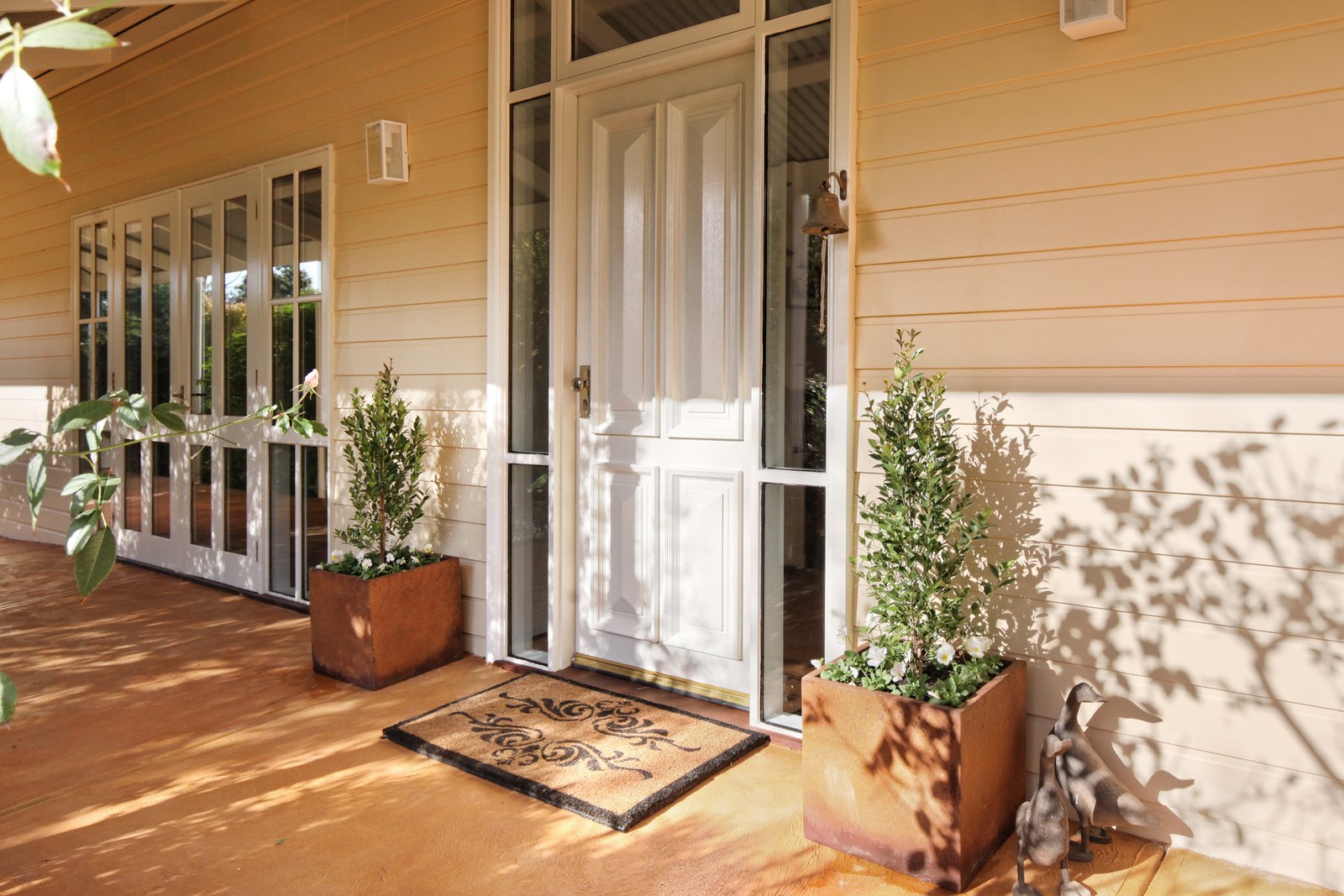 Real Estate and Property in 8 Gordon Court, Woodend, VIC