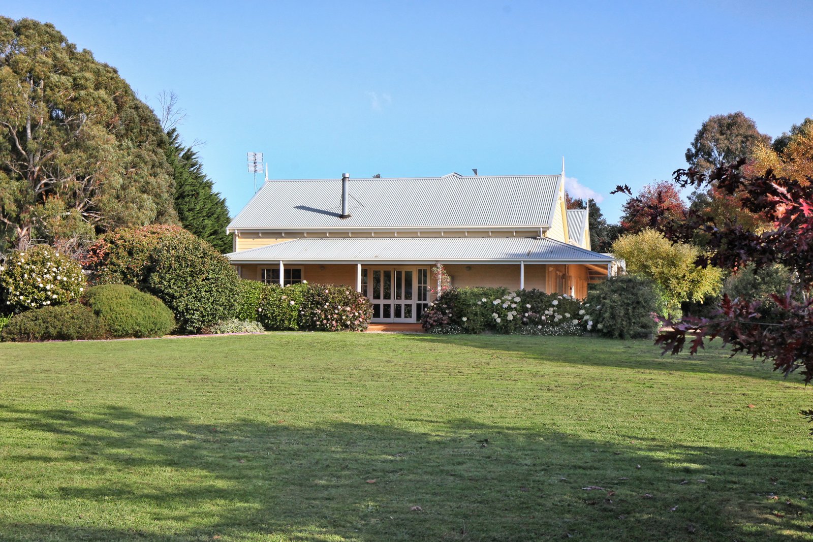 Real Estate and Property in 8 Gordon Court, Woodend, VIC