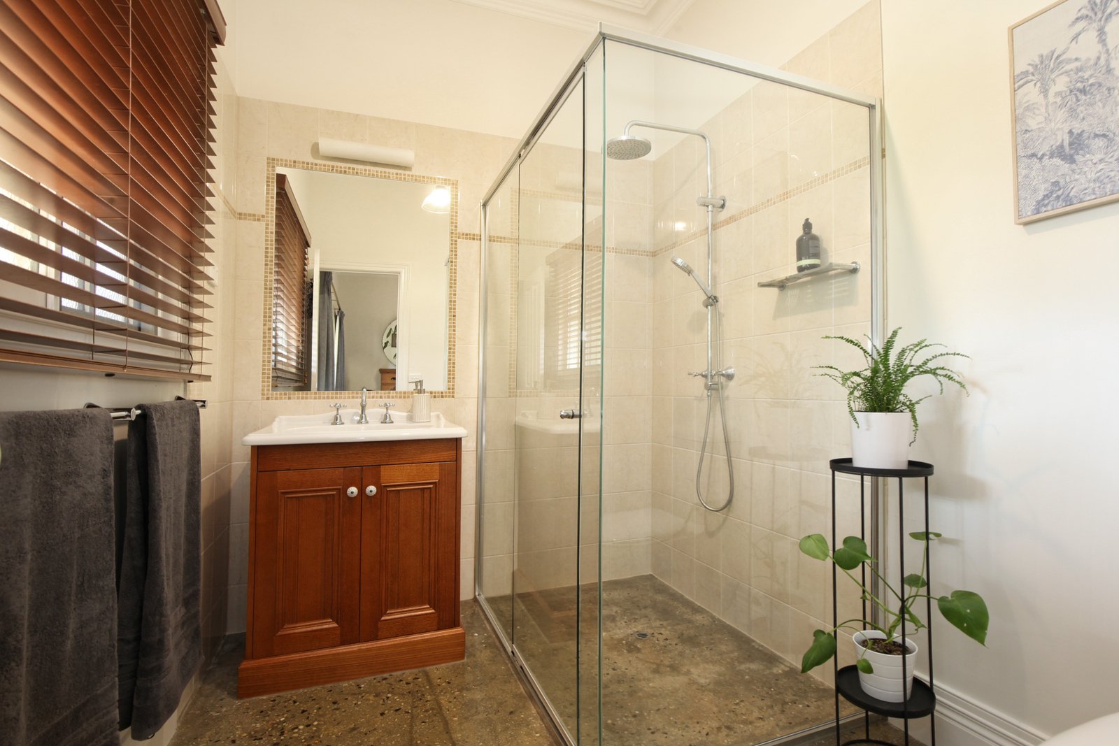 Real Estate and Property in 8 Gordon Court, Woodend, VIC