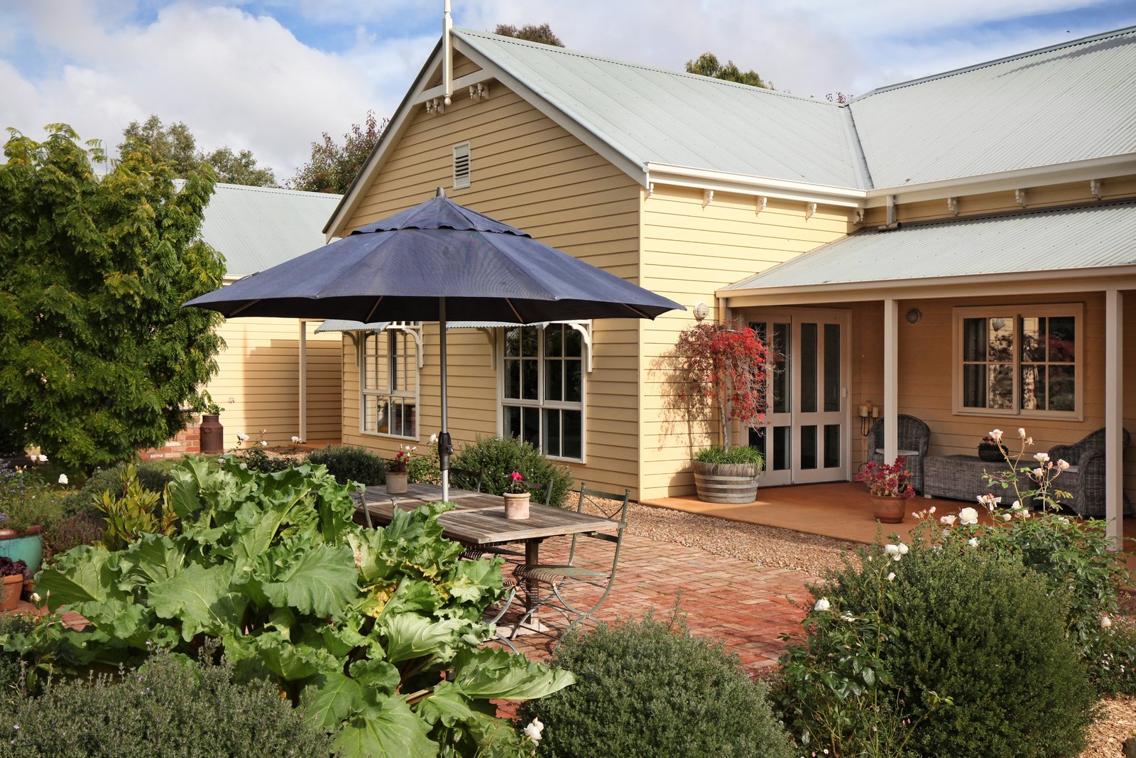 Real Estate and Property in 8 Gordon Court, Woodend, VIC