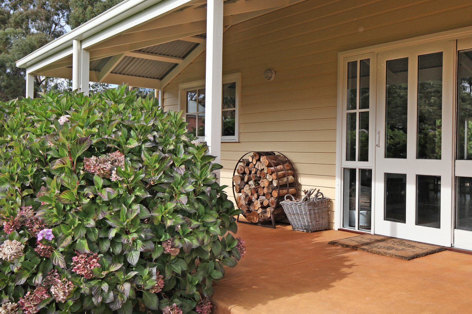 Real Estate and Property in 8 Gordon Court, Woodend, VIC