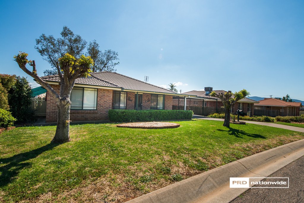 8 Gosse Court TAMWORTH 1
