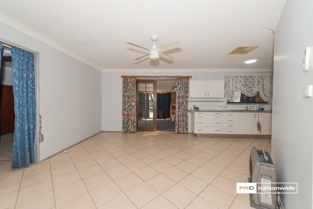 8 Gosse Court TAMWORTH 4