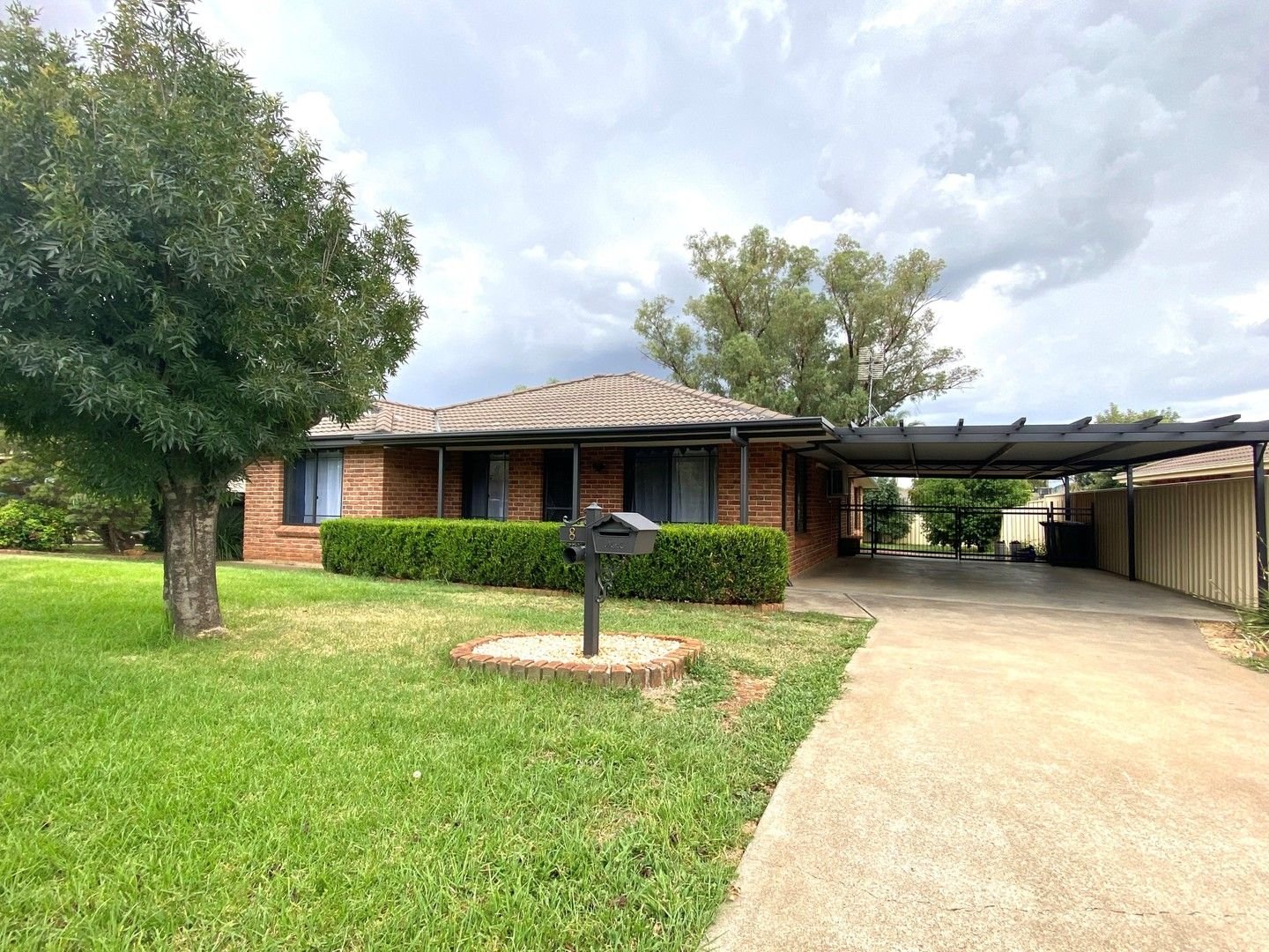 8 Gosse Court TAMWORTH 1