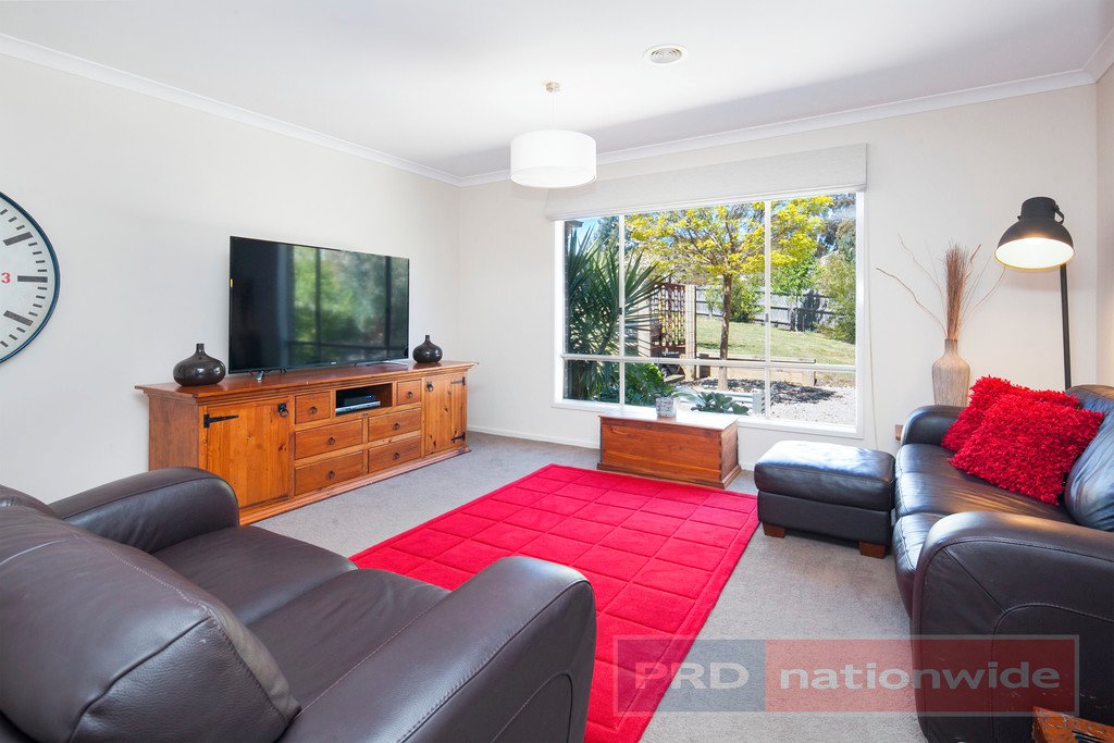 8 Gracefield Drive BROWN HILL 3