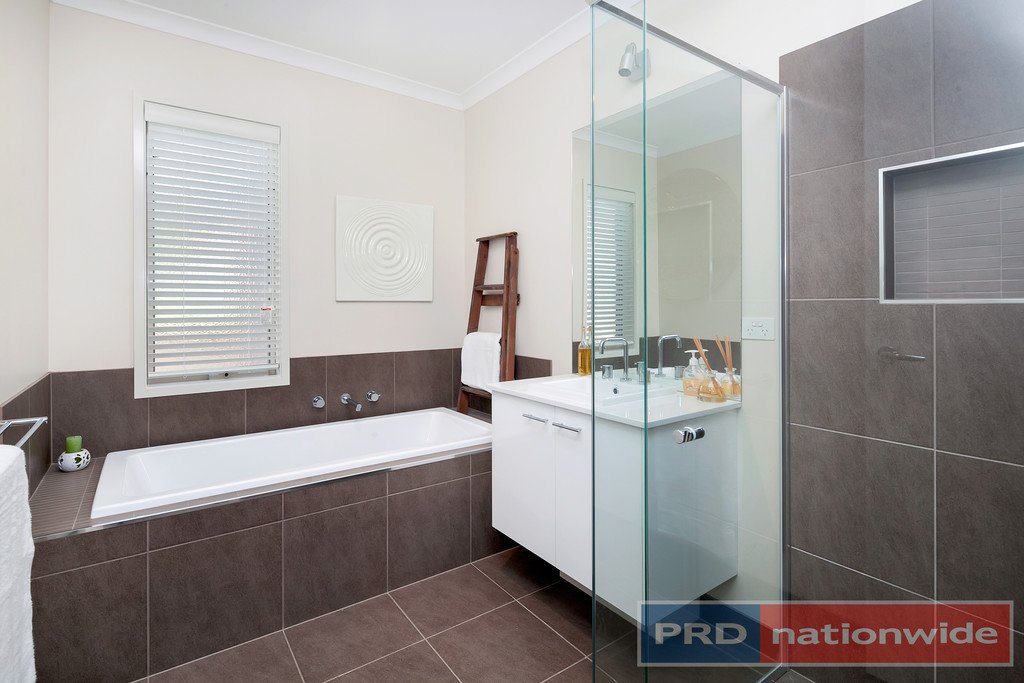 8 Gracefield Drive BROWN HILL 13